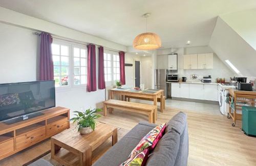 Saint-Martin-en-Biere Apartment | Tropical Cosy