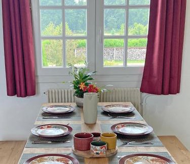 Saint-Martin-en-Biere Apartment | Tropical Cosy