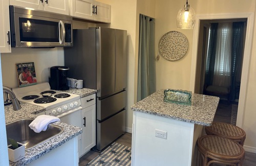 Historic Kenwood Cottage | Tropical Cottage Oasis W/ secluded patio minutes from downtown!