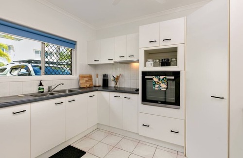 Trinity Beach House | Tropical Cove at Trinity Beach with Lagoon Pool