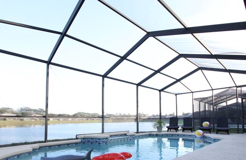 Sunset Lakes Villa | Tropical, Cozy Lakefront Villa! Private pool; 5 mins to Disney; Gated Community!