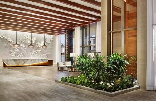 Waikiki Resort | Tropical Dream Right on Waikiki Beach! 3 Pet-Friendly Units, 2 Restaurants