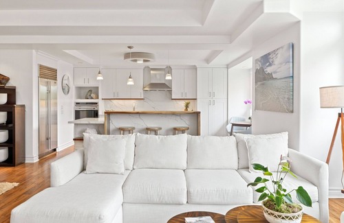 Kaiulani House | Tropical Elegance: Tropical Elegance, Acacia Bar, Jetted Tub & Majestic Views