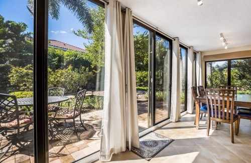 Longboat Key Condo | Tropical escape on the bay in LBK!