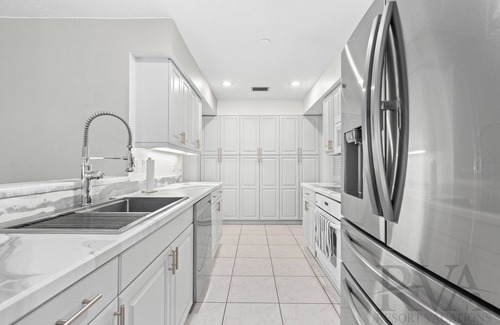 Longboat Key House | Tropical Escape–Private Pool Home Near the Sand Hy Tee on Longboat Key by RVA