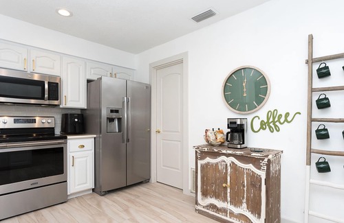 Englewood South House | Tropical family home near Boating, Beaches, Golf and Boca Grande