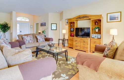 Biggar Villa | Tropical Family Home with WiFi, Deck, Private Pool and Convenient Location