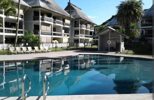 Hilo Apartment | Tropical Garden Condo with Pool Kitchen, and AC