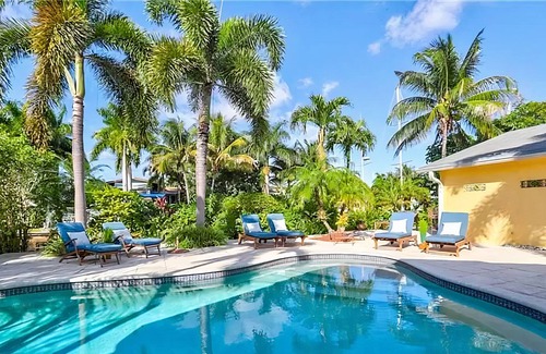 Riverside Park House | Tropical Gated 5 Bedroom 4 Bath House Pool / Guest House on Canal to New River
