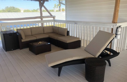 Englewood Apartment | Tropical Gateway to the Beaches. Caribbean Tiki Hut feeling - w/m discounts