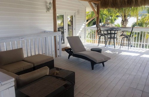 Englewood Apartment | Tropical Gateway to the Beaches. Caribbean Tiki Hut feeling - w/m discounts