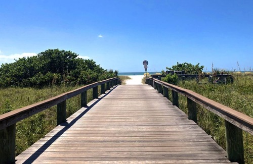 St. Pete Beach Resort | Tropical Getaway! Amazing Room | 2 Outdoor Pools | Steps from St. Pete Beach