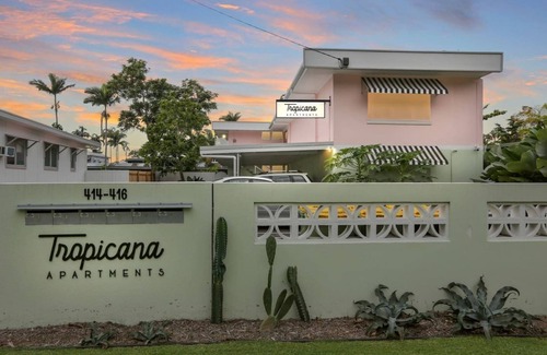 Parramatta Park Apartment | Tropical Getaway with Surfer Vibes – Cosy, Stylish 1-Bedroom Apartment