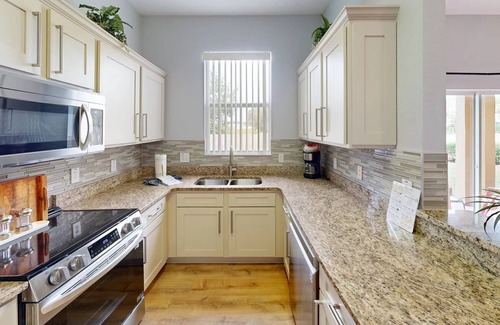 Wellington House | Tropical haven 4-bedroom townhome in Davenport