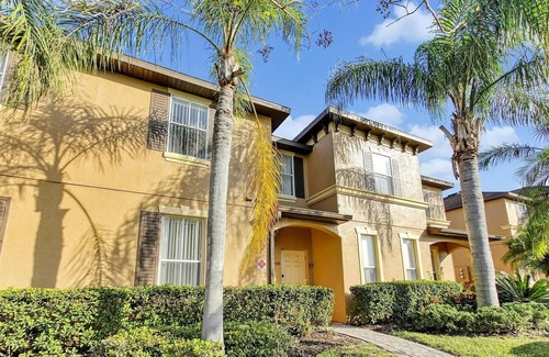 Wellington House | Tropical haven 4-bedroom townhome in Davenport