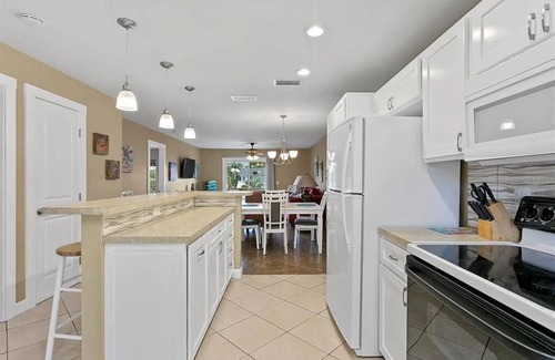 Whitney Beach Condo | Tropical Haven *A