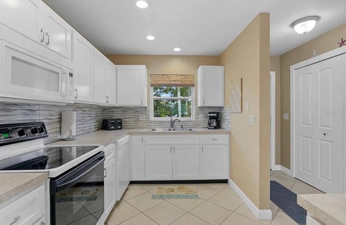 Whitney Beach Condo | Tropical Haven *A
