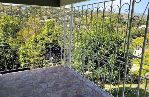 Rosendal House | Tropical Haven minutes away from Magen's Bay Beach