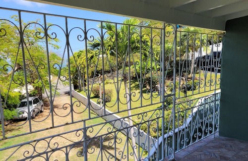 Rosendal House | Tropical Haven minutes away from Magen's Bay Beach