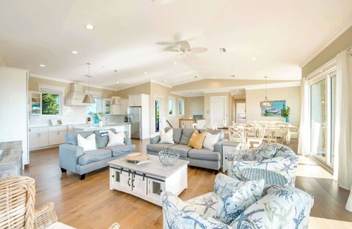 Bradenton Beach House | Tropical Hideaway - Luxury home near dining & beach