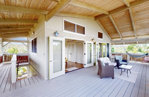 Kehena House | Tropical hideaway near Kehena Black Sand Beach with WiFi & washer/dryer