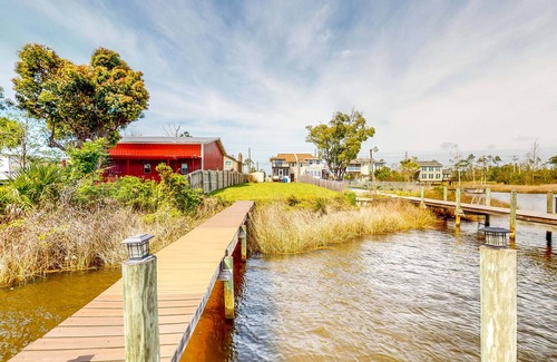 Callaway House | Tropical Home Near the Water - Recent Renovations