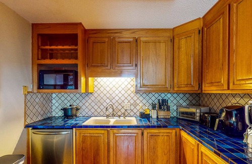 Callaway House | Tropical Home Near the Water - Recent Renovations