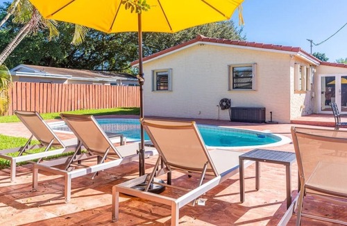 Driftwood House | Tropical Home with Guest house and Private Pool