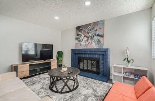 Spring Valley House | Tropical House with Heated Pool 10 Min to Strip