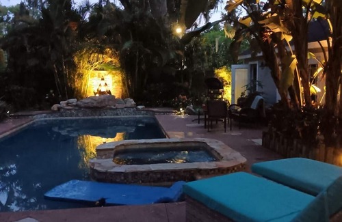 Mount Dora House | Tropical lagoon-style vintage home in historic Mt Dora