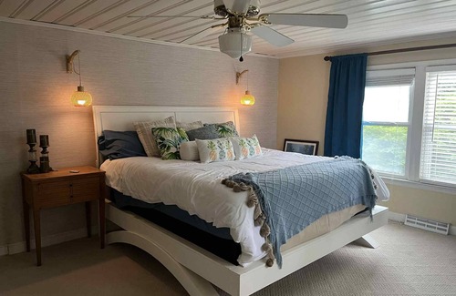 Little River House | Tropical Large 3 Bedroom Home in Little River minutes to North Myrtle Beach Area