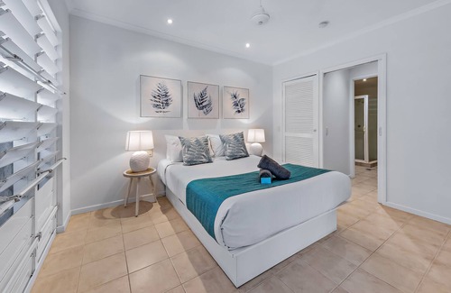 Jubilee Pocket Apartment | Tropical Mango WiFi Pool