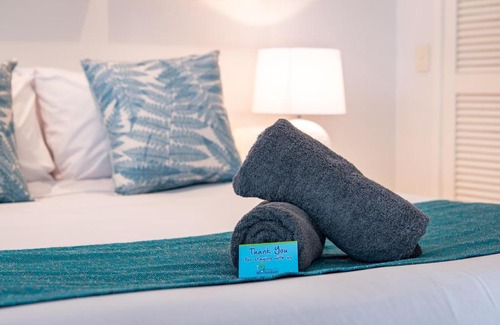 Jubilee Pocket Apartment | Tropical Mango WiFi Pool