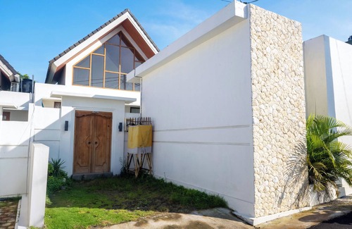 Padangsambian Klod Villa | Tropical Minimal-Lux Villa 2BR, 10mnt to Batu Belig Beach