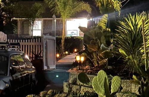 Vallejo House | Tropical North Bay Getaway minutes from the San Francisco ferry and Napa.