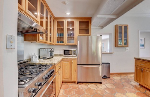 Lake Ida Shores House | Tropical Oasis - 5 bdrm w/pool & private cottage in Delray Beach