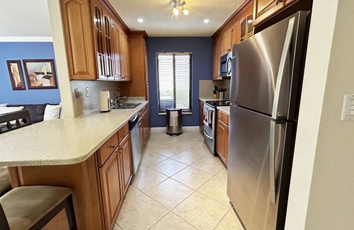 Sunset House | Tropical Oasis home w Community Pool great area
