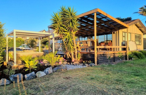 Mangawhai Heads House | Tropical Oasis in Golden Circle