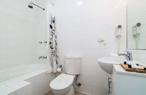 Parap Apartment | Tropical oasis In Parap, saltwater pool, Close to Markets and attractions