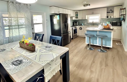 Naples Cottage | Tropical Oasis near beautiful Naples and Marco Island beaches