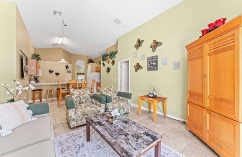 Solana House | Tropical Oasis on Hypolita