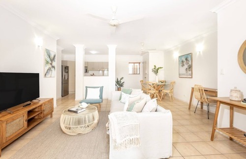 Clifton Beach Apartment | Tropical Oasis Resort style by the Beach