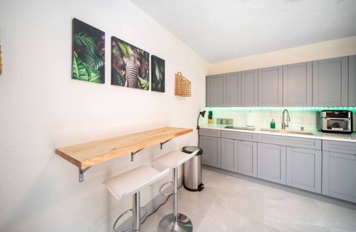 Victoria Park Apartment | Tropical Oasis Newly Renovated Near Las Olas Beach