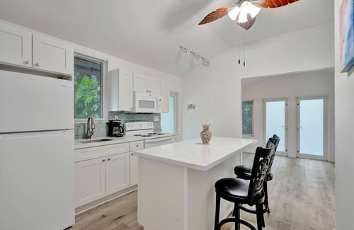 Sailboat Bend House | Tropical Oasis: 2BR w/Pool