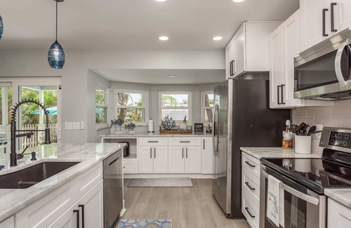 Tarpon Springs House | Tropical Oasis with Heated Pool