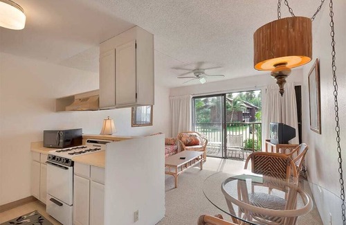 Kaunakakai Condo | Tropical Ocean View w/Lanai, WiFi, Cable TV-#212