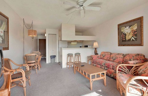 Kaunakakai Condo | Tropical Ocean View w/Lanai, WiFi, Cable TV-#212