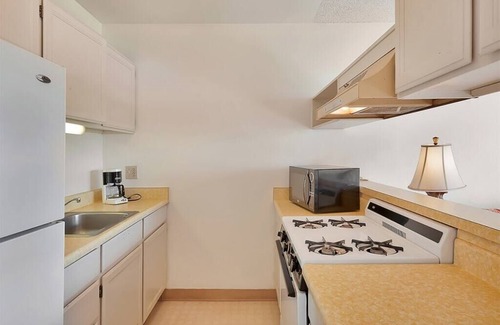Kaunakakai Condo | Tropical Ocean View w/Lanai, WiFi, Cable TV-#212