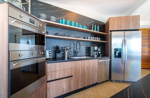 Dominical Villa | Tropical Oceanview Retreat: 11BR for 27 Guests