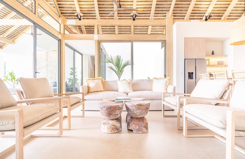 Dominical Villa | Tropical Oceanview Retreat: 11BR for 27 Guests